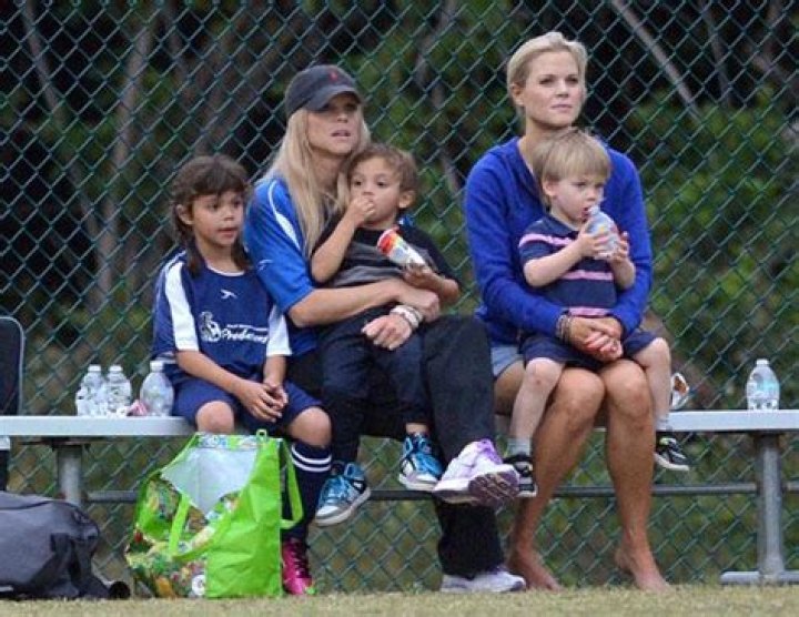 Elin Nordegren Coaches Kids' Soccer With Her Twin Sister E! Online UK
